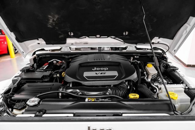 Used 2017 Jeep Wrangler Unlimited Sahara w/ Connectivity Group AWD/4WD image 46