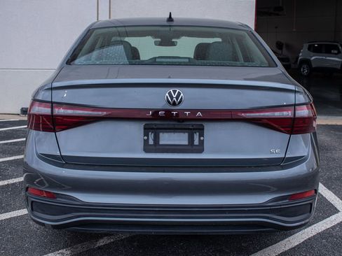 Used 2025 Volkswagen Jetta SE image 4