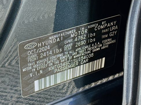 Used 2025 Genesis G70 2.5T RWD image 12