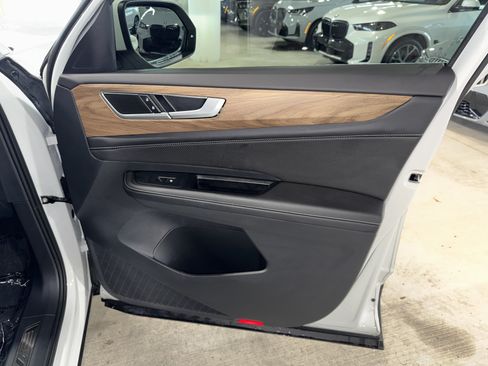Used 2024 Volkswagen Atlas SE FWD image 9