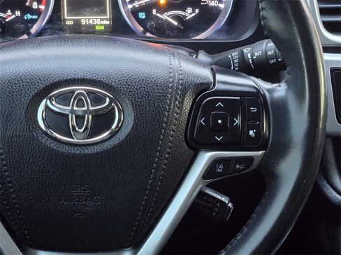 Used 2019 Toyota Highlander SE w/ Protection Package #3 image 17