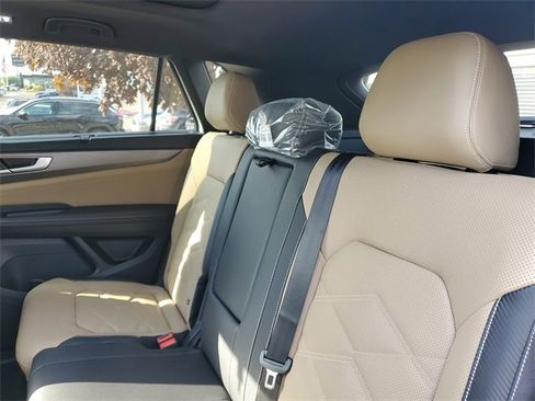 New 2026 Volkswagen Atlas Cross Sport SE image 10