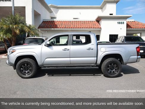 Used 2018 Toyota Tacoma SR5 image 2