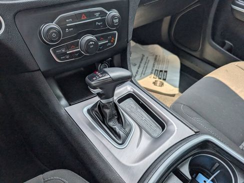 Used 2022 Dodge Charger SXT w/ Driver Convenience Group RWD image 17