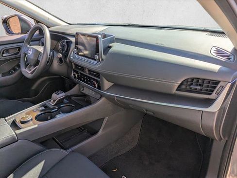 Used 2025 Nissan Rogue S image 21