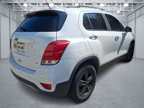 Used 2020 Chevrolet Trax LT w/ Sun & Sound Package image 3