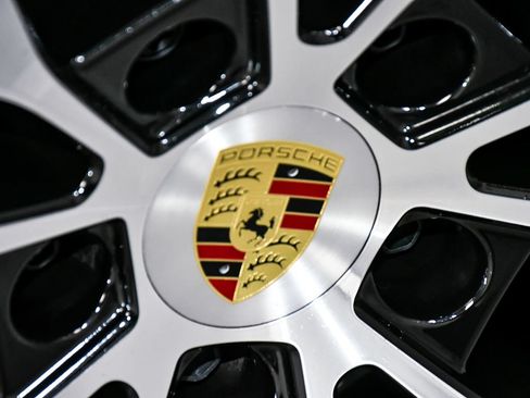 Used 2024 Porsche Cayenne AWD/4WD image 81