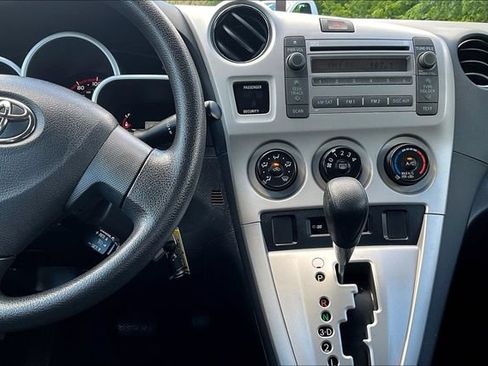 Used 2010 Toyota Matrix FWD image 12