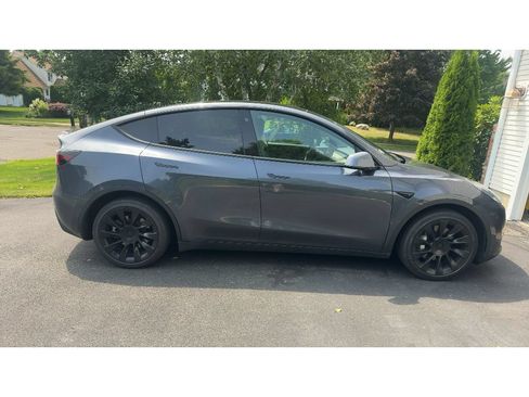 Used 2021 Tesla Model Y Long Range AWD/4WD image 1