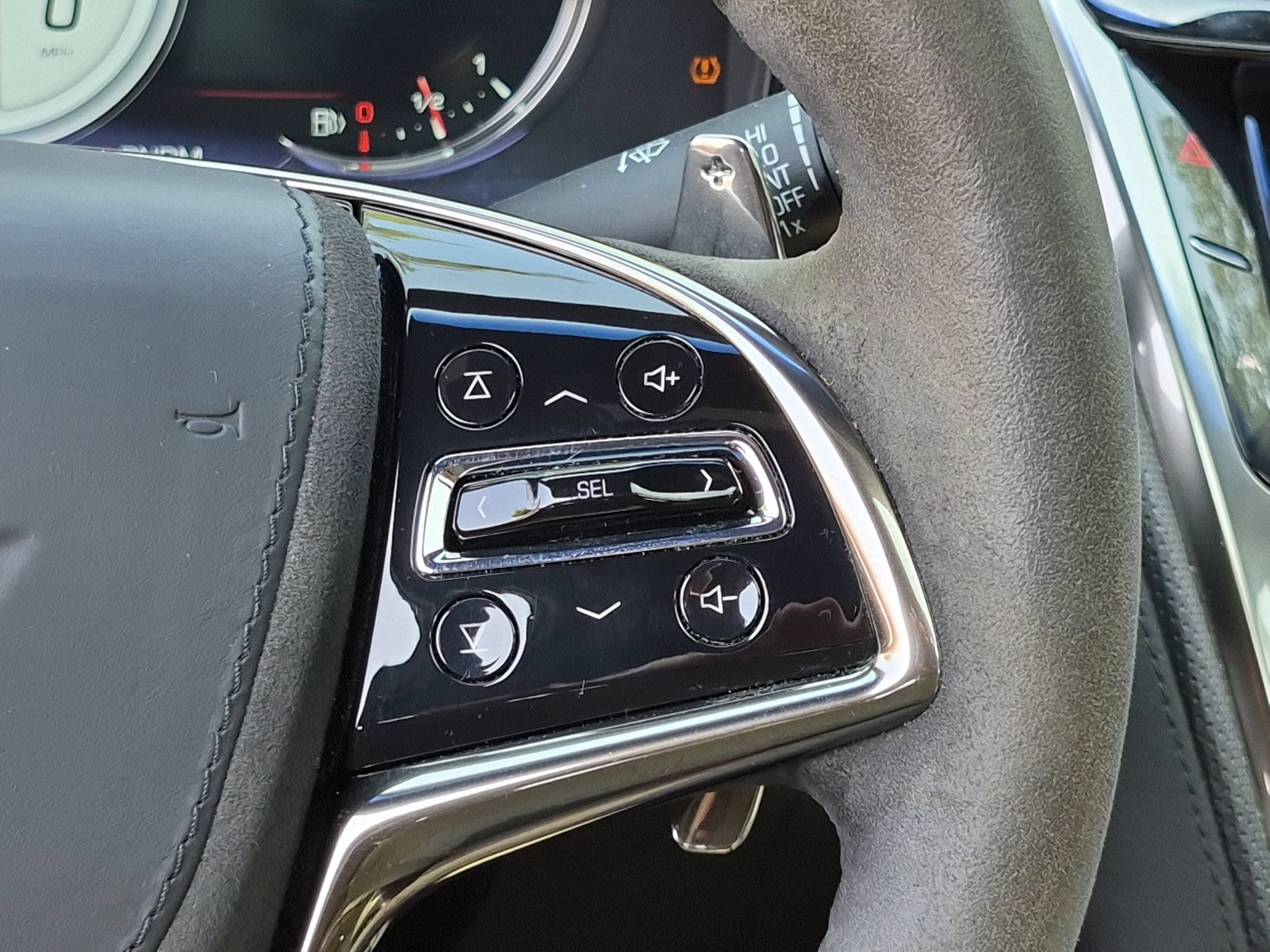 Used 2016 Cadillac CTS V w/ Luxury Package RWD image 9