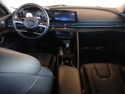 Used 2022 Hyundai Elantra Limited image 10