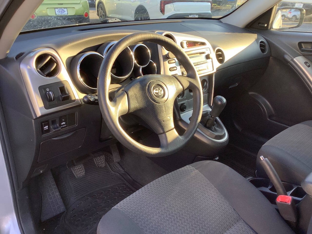 Used 2006 Toyota Matrix FWD image 21