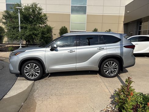 Used 2021 Toyota Highlander Platinum AWD/4WD image 7
