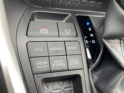 Used 2023 Toyota RAV4 LE image 17