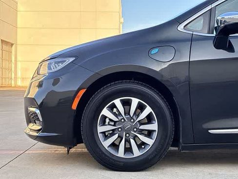 Used 2023 Chrysler Pacifica Limited FWD image 14
