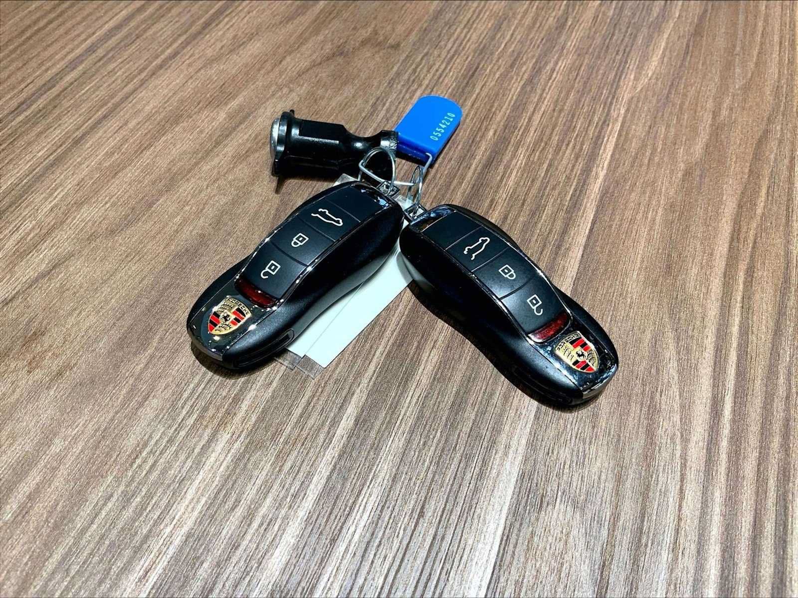 Certified 2024 Porsche Macan AWD/4WD image 21