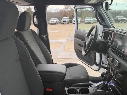 New 2026 Jeep Gladiator Sport AWD/4WD image 28