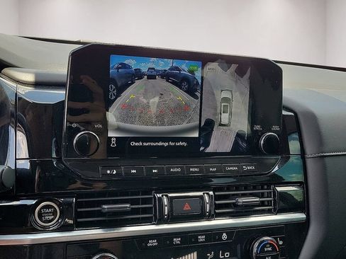 Used 2023 Nissan Pathfinder SL FWD image 15