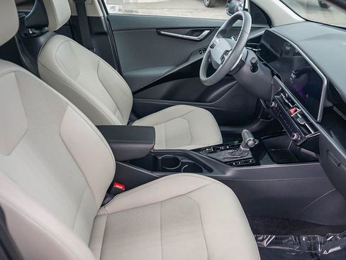 Used 2023 Kia Niro EX Touring image 17