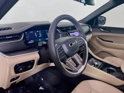 Used 2024 Jeep Grand Cherokee Limited 4xe w/ Luxury Tech Group II image 11