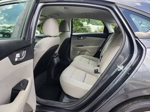 Used 2019 Kia Forte LXS FWD image 5