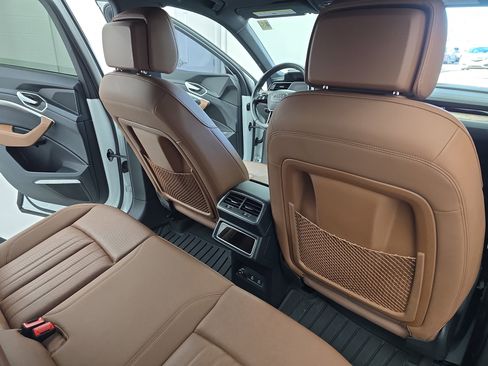 Used 2022 Audi e-tron Premium Plus w/ Premium Plus Package image 11