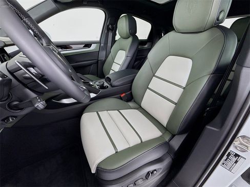New 2025 Porsche Cayenne Coupe image 5