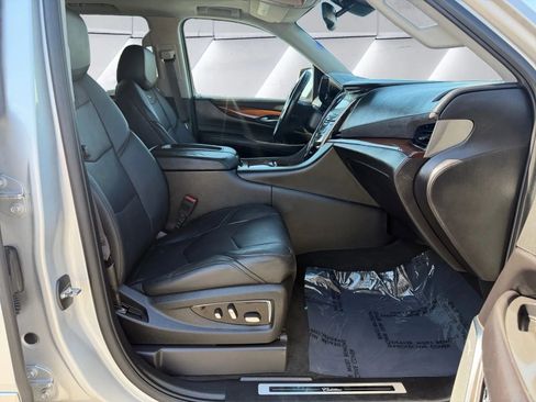 Used 2016 Cadillac Escalade Luxury AWD/4WD image 16