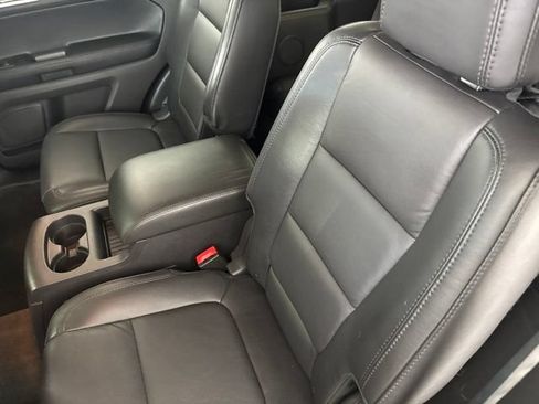 Used 2015 Ford Explorer XLT w/ Equipment Group 202A FWD image 26