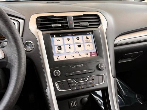 Used 2019 Ford Fusion SE FWD image 31
