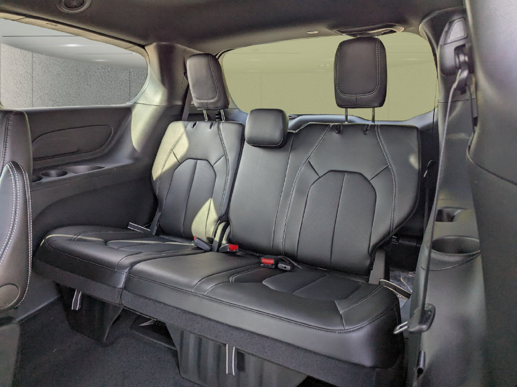 New 2026 Chrysler Pacifica Select w/ S Appearance Package FWD image 8