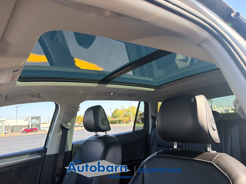 Certified 2023 Volkswagen Tiguan SE w/ Panoramic Sunroof Package AWD/4WD image 19