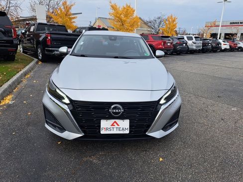 Used 2023 Nissan Altima 2.5 SV image 3