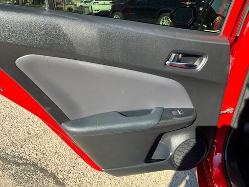 Used 2019 Toyota Prius image 16