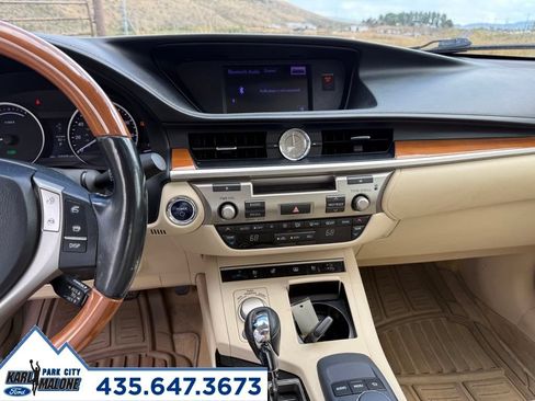 Used 2013 Lexus ES 300h w/ Luxury Pkg FWD image 19