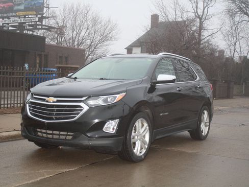 Used 2018 Chevrolet Equinox Premier image 2