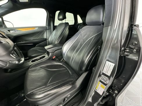 Used 2019 Lincoln MKC Reserve image 11