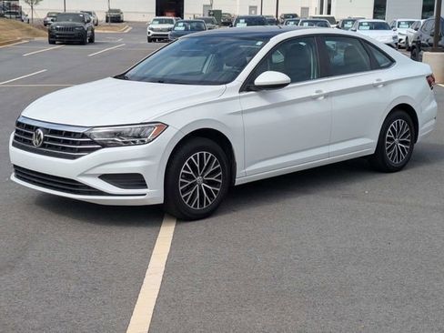 Used 2021 Volkswagen Jetta SE image 3