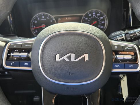 Used 2022 Kia Sorento LX image 29
