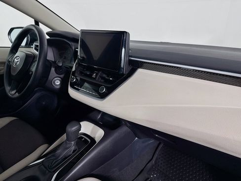 Used 2025 Toyota Corolla LE FWD image 28