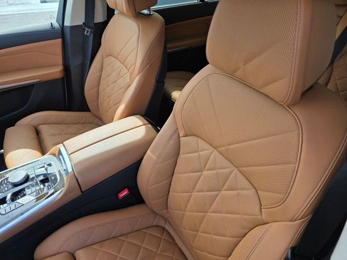 Certified 2024 BMW X7 xDrive40i AWD/4WD image 11