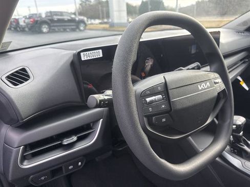 New 2025 Kia K4 LXS image 12