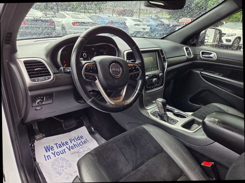 Used 2017 Jeep Grand Cherokee Altitude RWD image 10