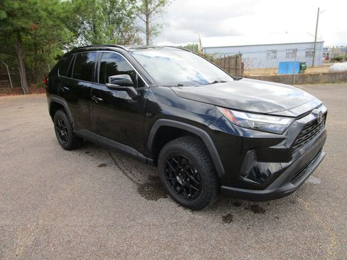Used 2022 Toyota RAV4 XLE image 5