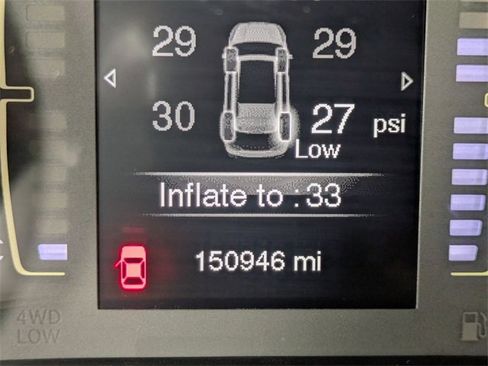 Used 2015 Jeep Cherokee Latitude w/ Cold Weather Group image 17