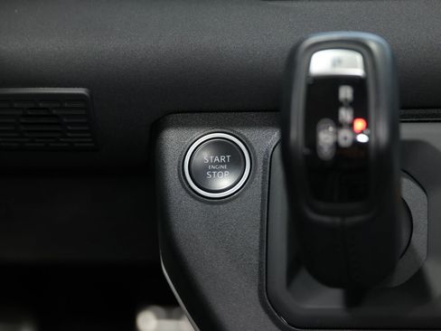 Used 2022 Land Rover Defender 110 SE image 33