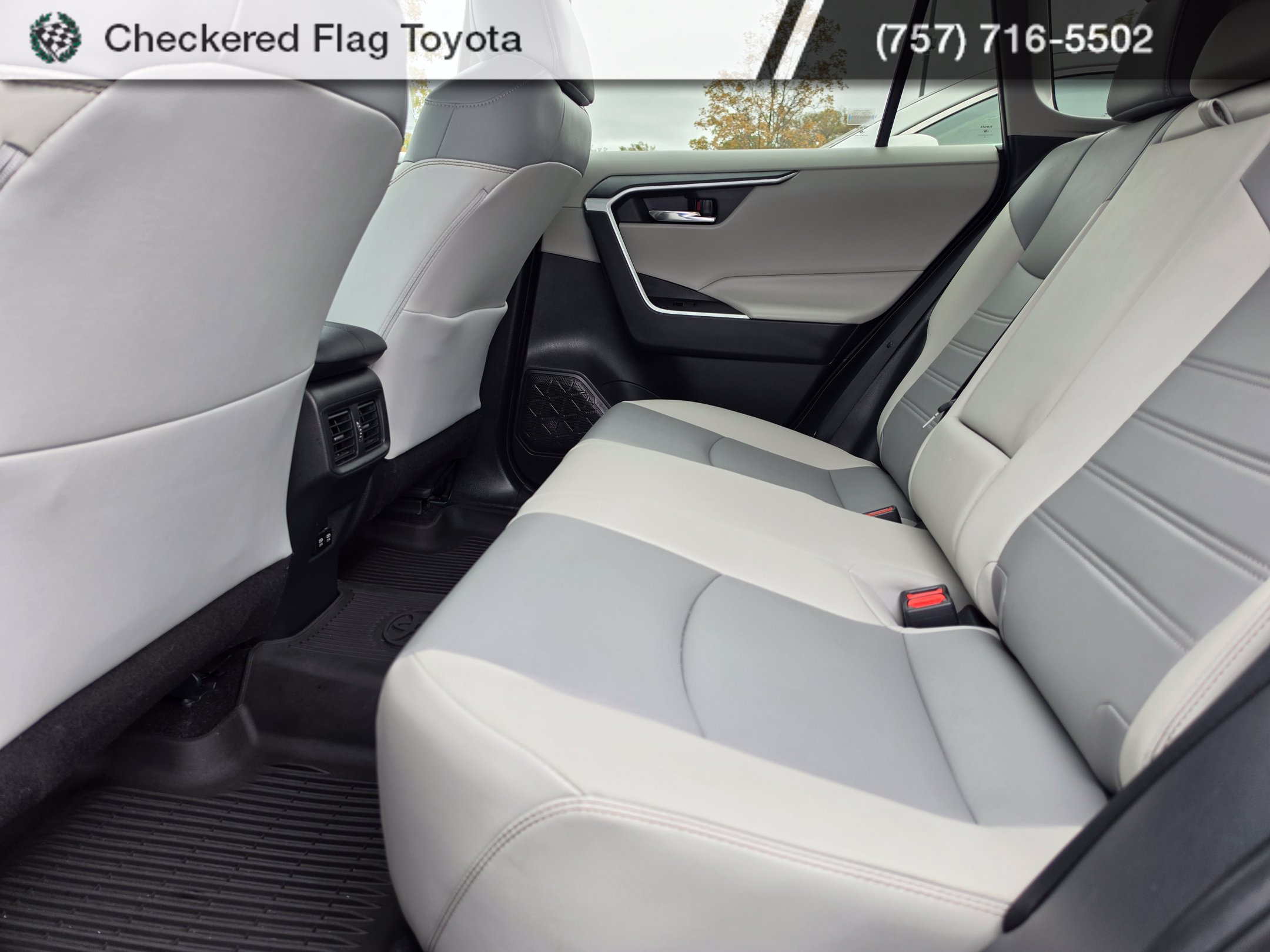 Used 2020 Toyota RAV4 XLE Premium AWD/4WD image 20