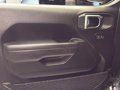 Used 2025 Jeep Wrangler Sport image 18