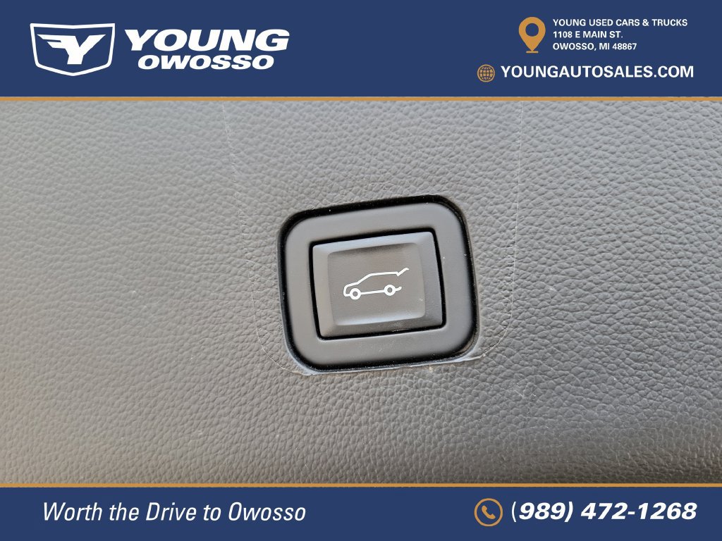 Used 2023 Chevrolet Traverse LT w/ Rear Camera Mirror Package AWD/4WD image 32