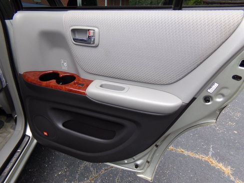 Used 2004 Toyota Highlander Limited AWD/4WD image 48